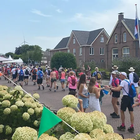 Vierdaagse & Dtrh Slaapplaatsen Проживание в семье *